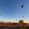 Danza de globos en el cielo de Capadocia, en Turquía