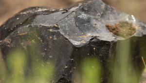 ¿Qué es la obsidiana, la roca volcánica de usos ancestrales?
