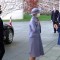 Gracioso saludo de la reina Margarita II y Angela Merkel
