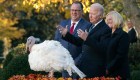 Biden perdona a dos pavos y mantiene viva la tradición