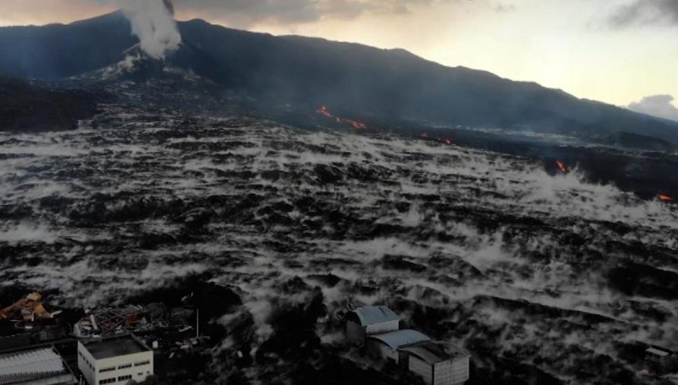 Desaparecido biografía dinámica Llueve en la Palma y así reacciona el volcán y las zonas calientes | Video