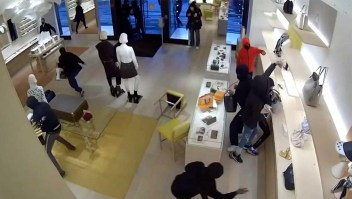 Roban sin piedad US$ 120.000 en artículos en una tienda de Louis Vuitton