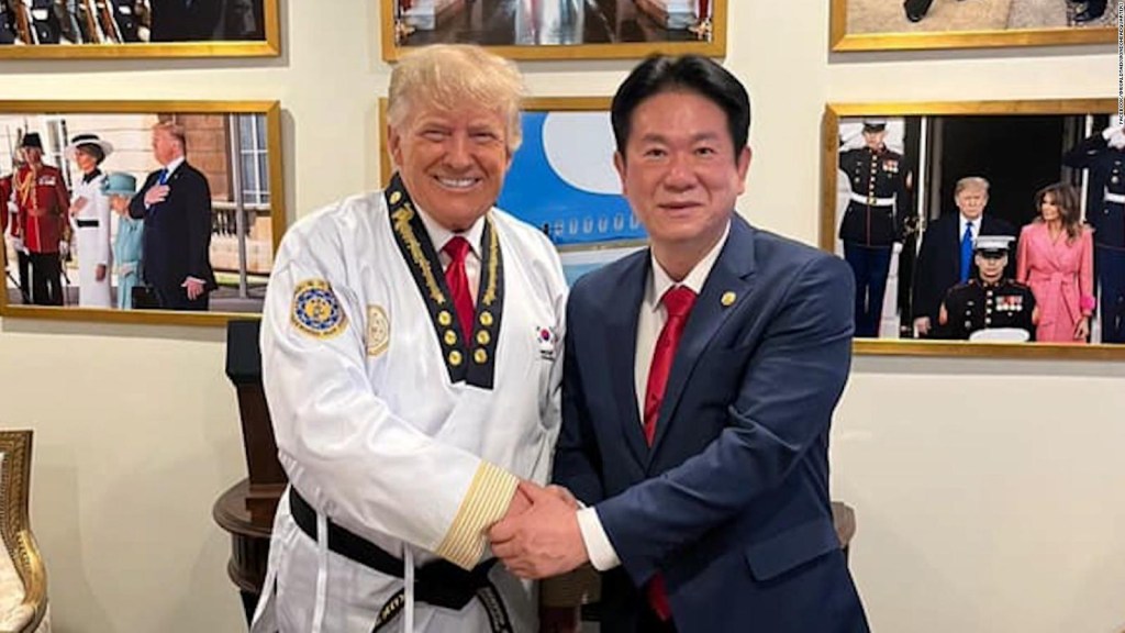 Trump, cinta negra honoraria en Taekwondo