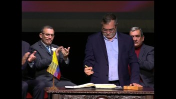 El momento de la firma del acuerdo de Paz en Colombia
