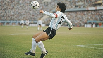 "¿En verdad eres tú, Diego?", emotivo homenaje a Maradona