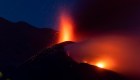 Fuego fluorescente sorprenden en el volcán Cumbre Vieja