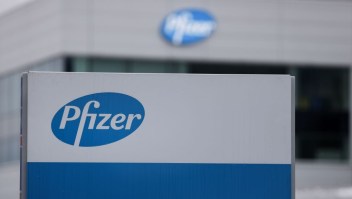 Pfizer confirmó que dos dosis bajan la protección contra la variante ómicron