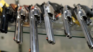 ANÁLISIS | El apoyo al control de armas acaba de alcanzar su punto más bajo en casi una década