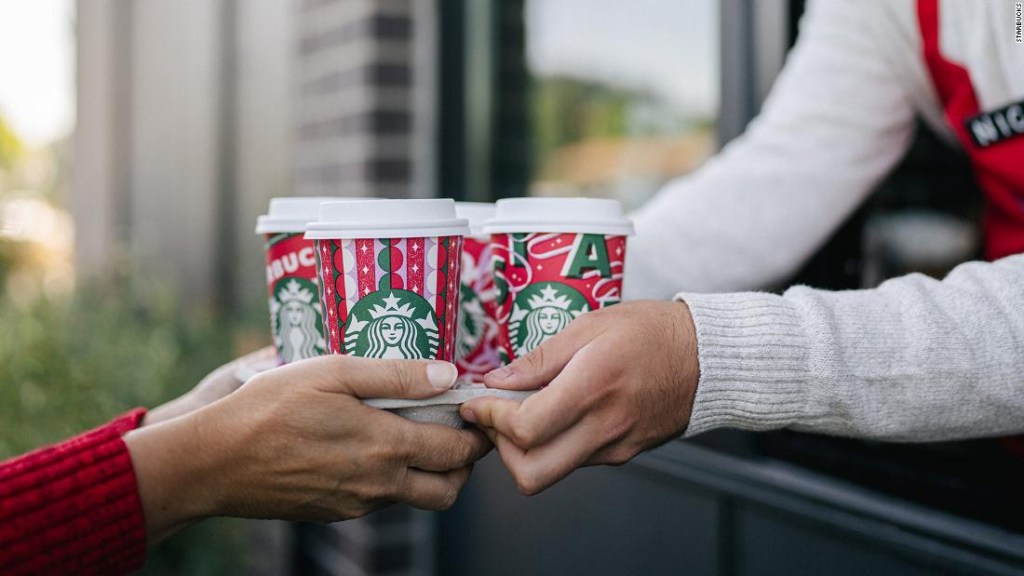 Así es como se ven las tazas navideñas de Starbucks de este año