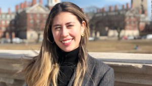 Lo que sobrevivir a la leucemia le enseñó a la primera presidenta latina del periódico estudiantil de Harvard