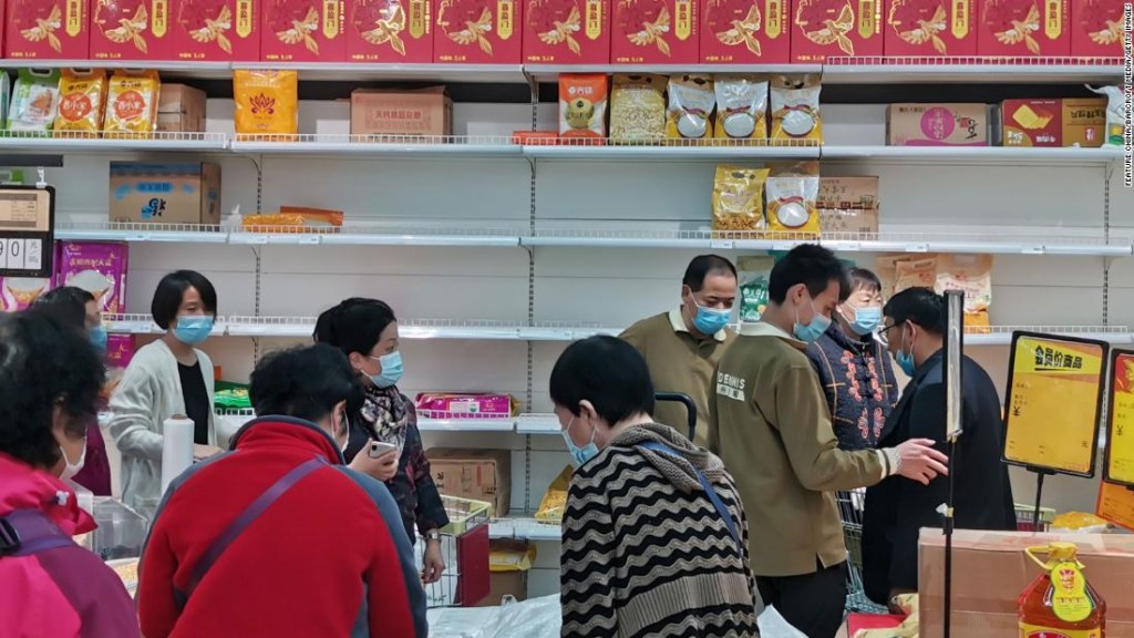 Cómo una advertencia sobre el suministro de alimentos provocó compras de pánico en China