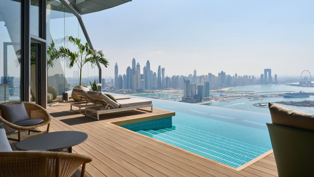 Dubái rompe récord con la piscina infinita de 360° más alta del mundo