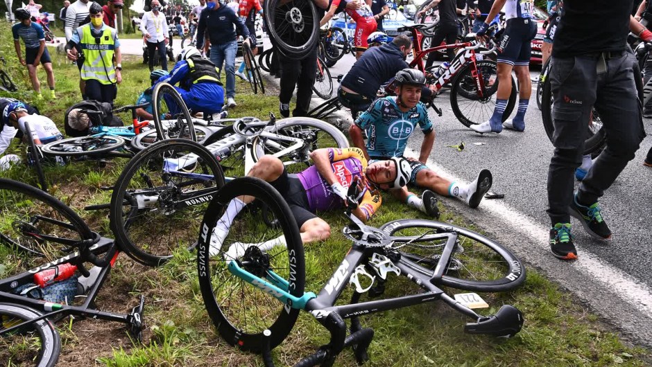 Caída masiva en la primera etapa del Tour de Francia