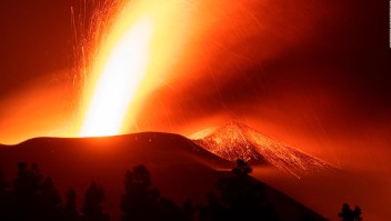 El Cumbre Vieja expulsa lava por 24 horas sin dar tregua