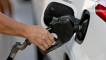 Los precios de la gasolina comienzan a bajar en EE.UU.