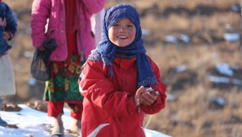 Rescatan a niña afgana Parwana de un matrimonio infantil