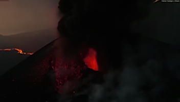 Así caen las bombas lávicas del volcán Cumbre Vieja