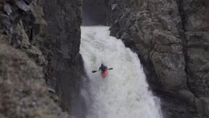 Descubre Islandia de la mano de estos kayakistas