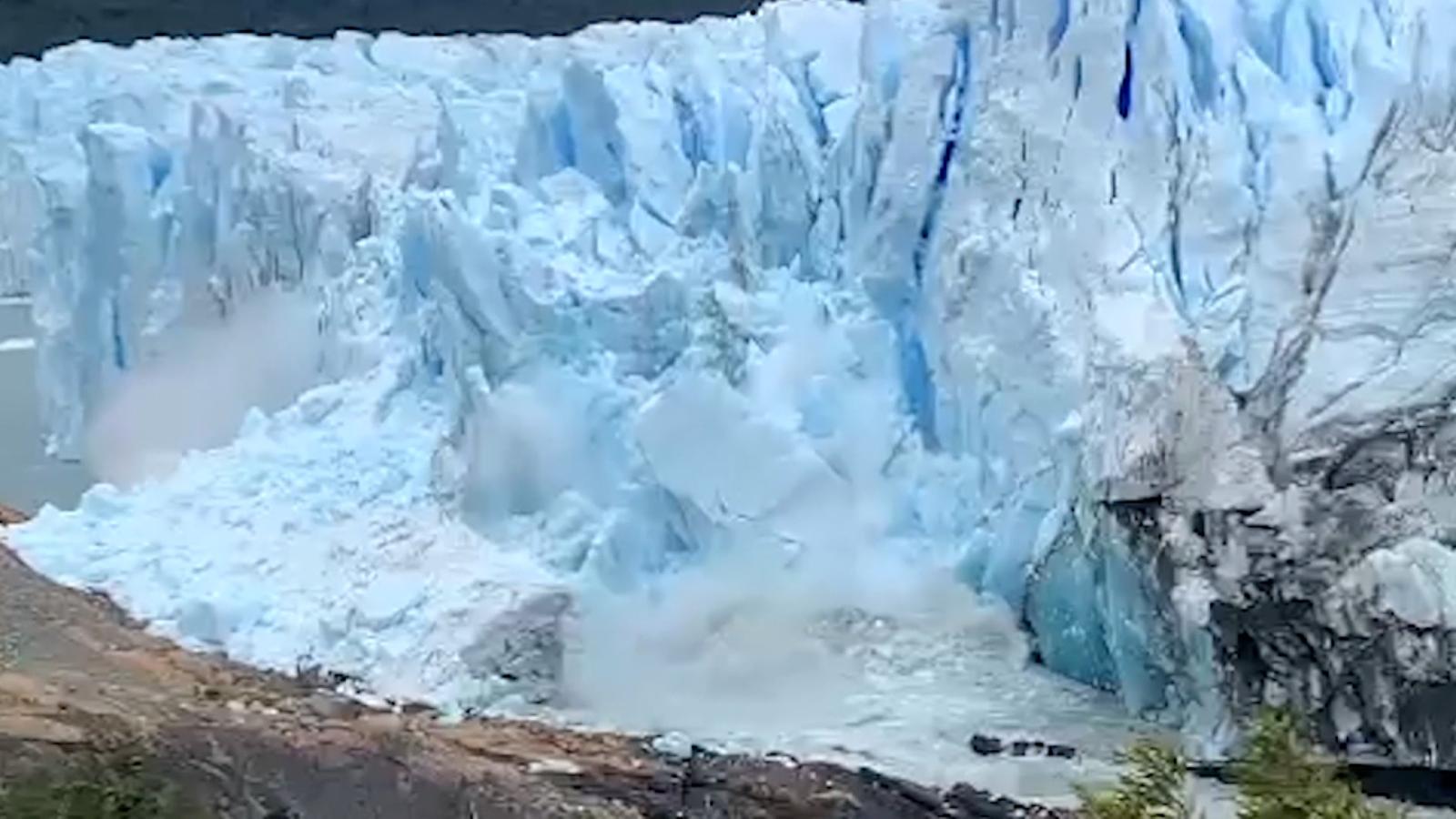 Espectacular Desprendimiento Del Glaciar Perito Moreno Video