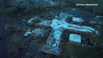 "Ahí estaba mi compañero muerto": sobreviviente narra el paso del tornado