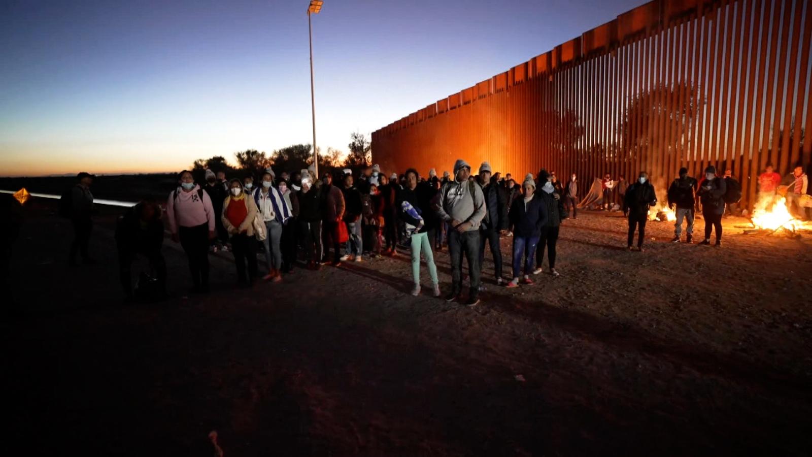 Thousands Of Migrants Arrive At The Southern US Border Seeking Asylum ...