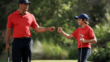 Tiger Woods y su hijo compitieron juntos: las imágenes son una ternura