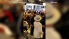 Pelea viral deja dos detenidos en el aeropuerto de Miami
