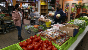 sí sobreviven las familias de EE.UU. a la inflación y escasez de alimentos