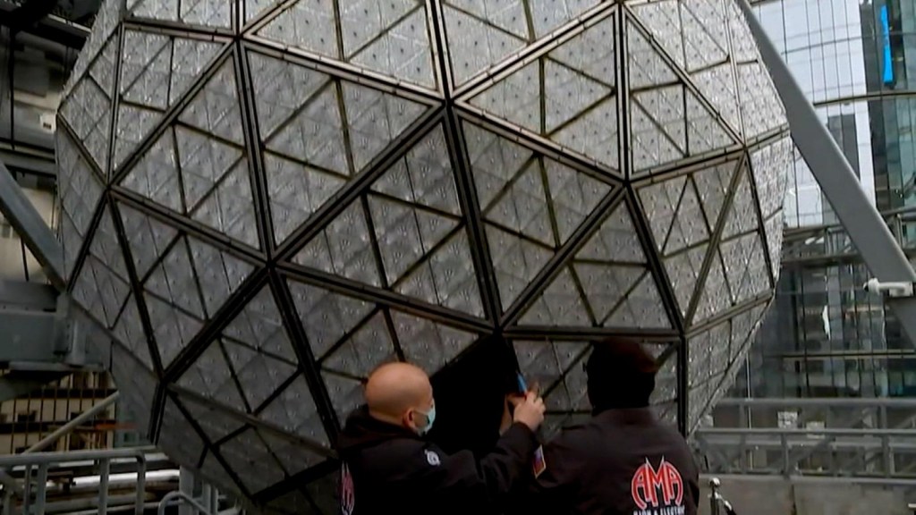 Famous Times Square sphere debuts new crystals