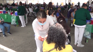 Médicos mexicanos reciben vacuna de refuerzo contra el covid-19