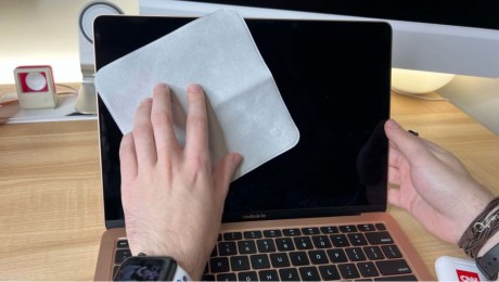 Cómo limpiar la pantalla de un Mac correctamente