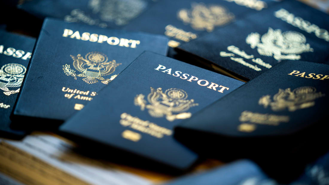 Los precios de los pasaportes estadounidenses están a punto de subir