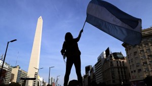 Argentina 2021 A woman waves an Argentine flag during a protest against a judicial reform bill announced by the government, in front of the Obelisk in Buenos Aires, on August 1, 2020, during the COVID-19 pademic. - Argentina's government opposition fierly criticised the reform bill on grounds that it would grant impunity to former government officials facing corruption allegations, including now vice president Cristina Fernandez de Kirchner. (Photo by ALEJANDRO PAGNI / AFP) (Photo by ALEJANDRO PAGNI/AFP via Getty Images)