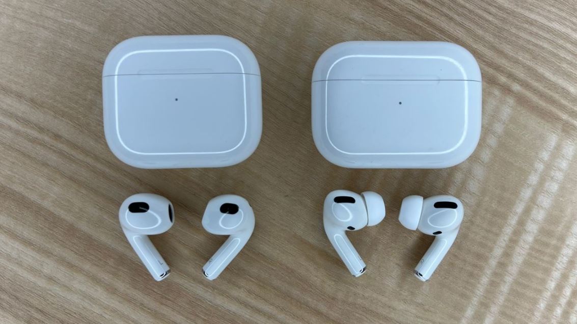  Apple Auriculares inalámbricos AirPods (3ª generación) con  funda de carga MagSafe. Audio espacial, resistente al sudor y al agua,  hasta 30 horas de duración de la batería. Auriculares Bluetooth para iPhone  