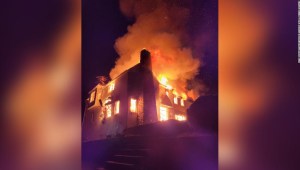 Casa de Maryland se incendia espués de que una familia usó carbón para erradicar una infestación de serpientes