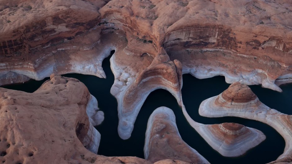 Líneas de agua en la orilla de este río en Estados Unidos en medio de la peor sequía de la región en 20 años