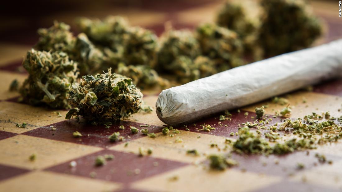 Los riesgos de fumar marihuana: estudio revela efectos negativos