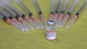 Pfizer y BioNTech prueban vacunas para ómicron