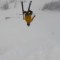 Esquiador queda enterrado completamente tras un salto que salió mal