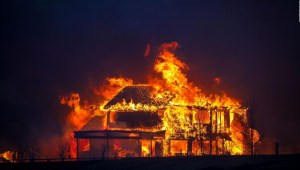 Tormenta invernal tras masivo incendio en Colorado