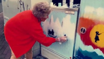 Abuela "grafitera" de 85 años causa furor en Alemania