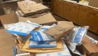 Hallan tirados paquetes de Amazon que robaron en Navidad