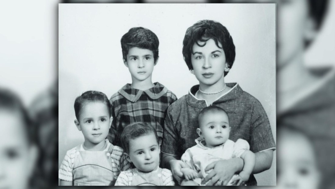 María Hinojosa: sus recuerdos de niña inmigrante en los 60