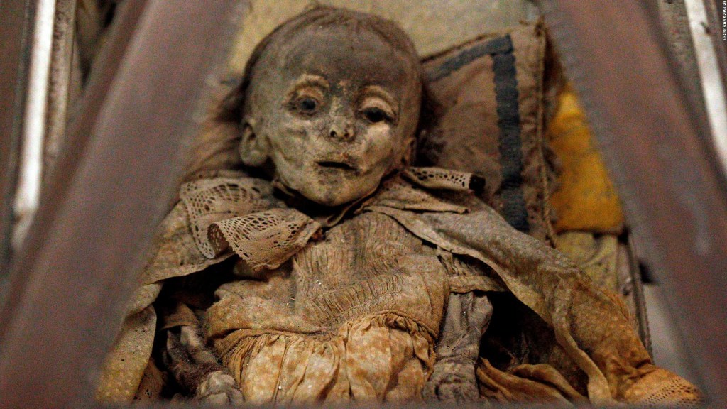 Descubren restos de niños momificados en Sicilia