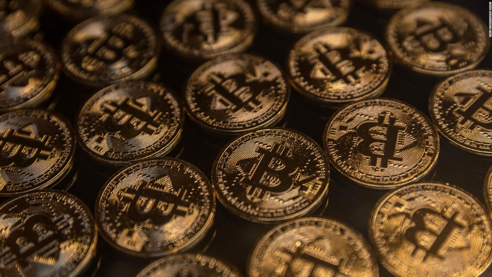 Bitcoin: su valor cae casi un 50% desde su valor máximo de noviembre