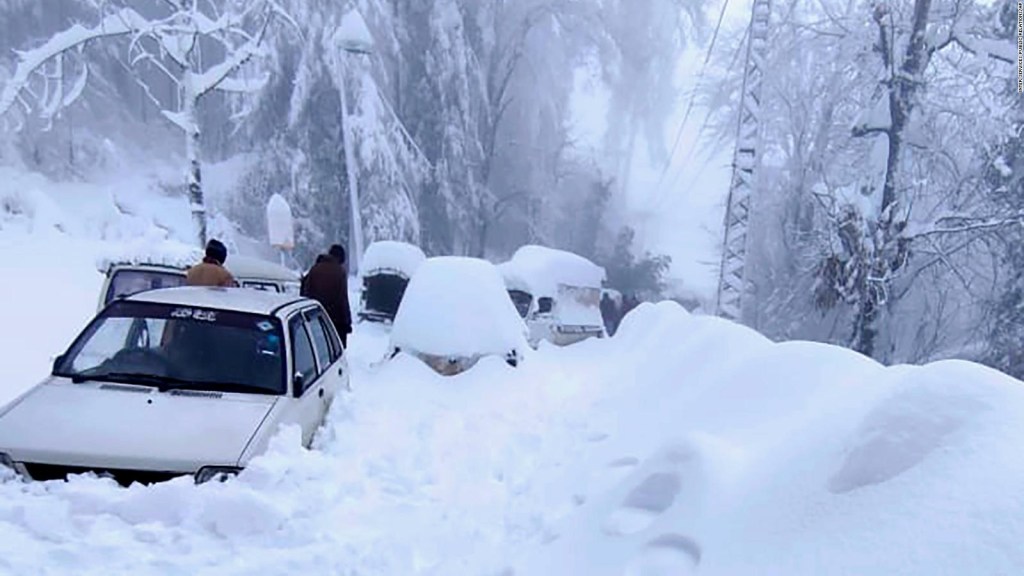 Una nevada sin precedentes deja 21 muertos en el norte de Pakistán