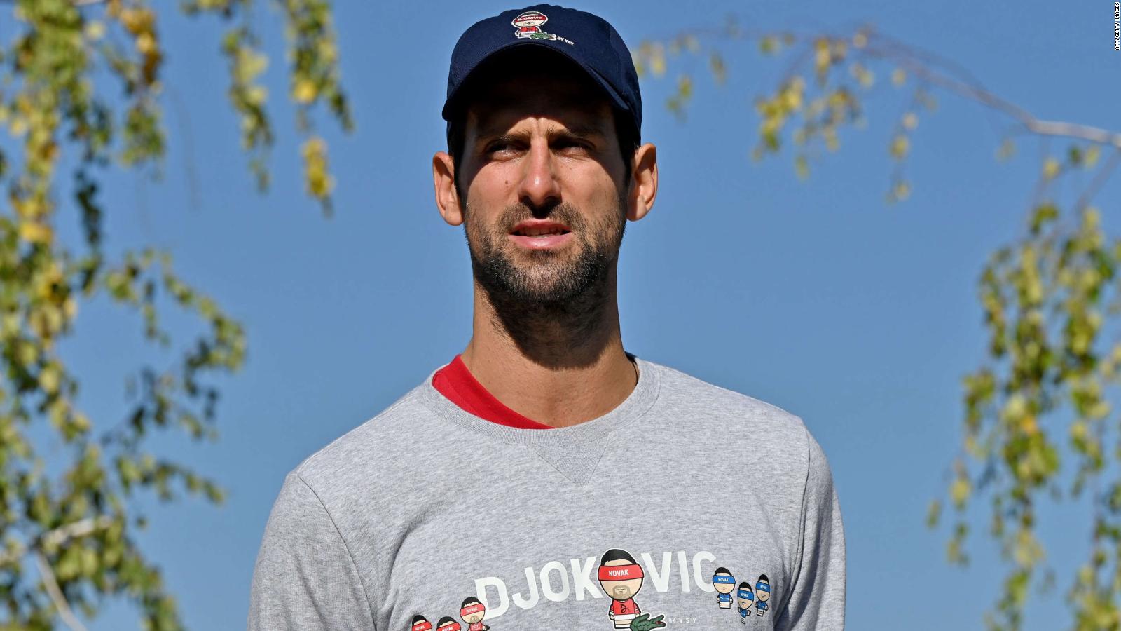 Djokovic aguarda por la decisión de las autoridades de Australia