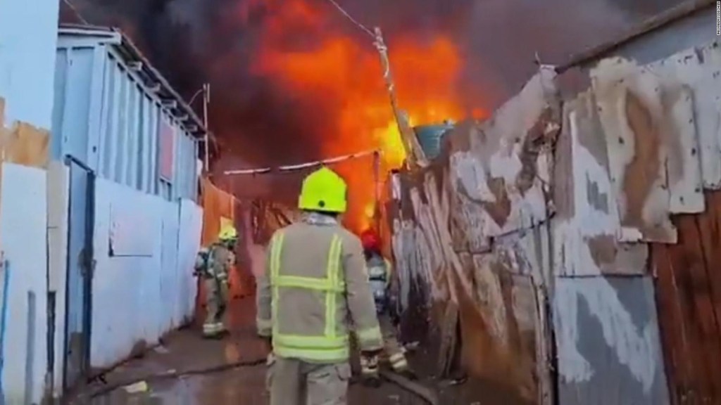 5 cosas: incendio consume unas 100 casas en Chile
