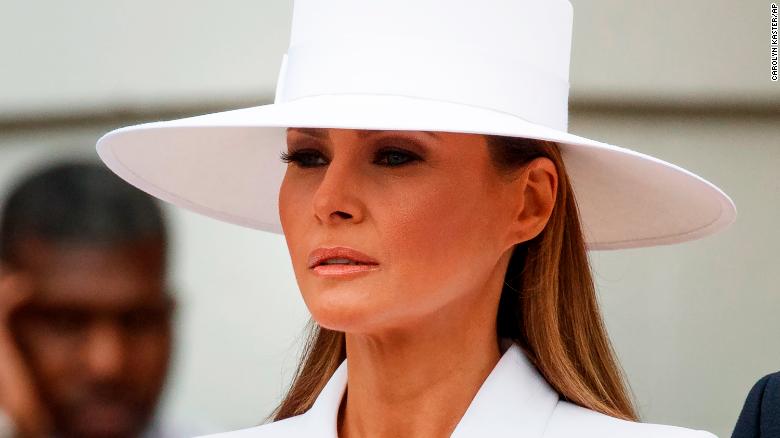 Melania Trump subasta sombrero