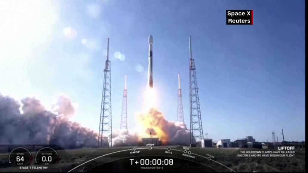 SpaceX y una misión con cientos de minisatélites